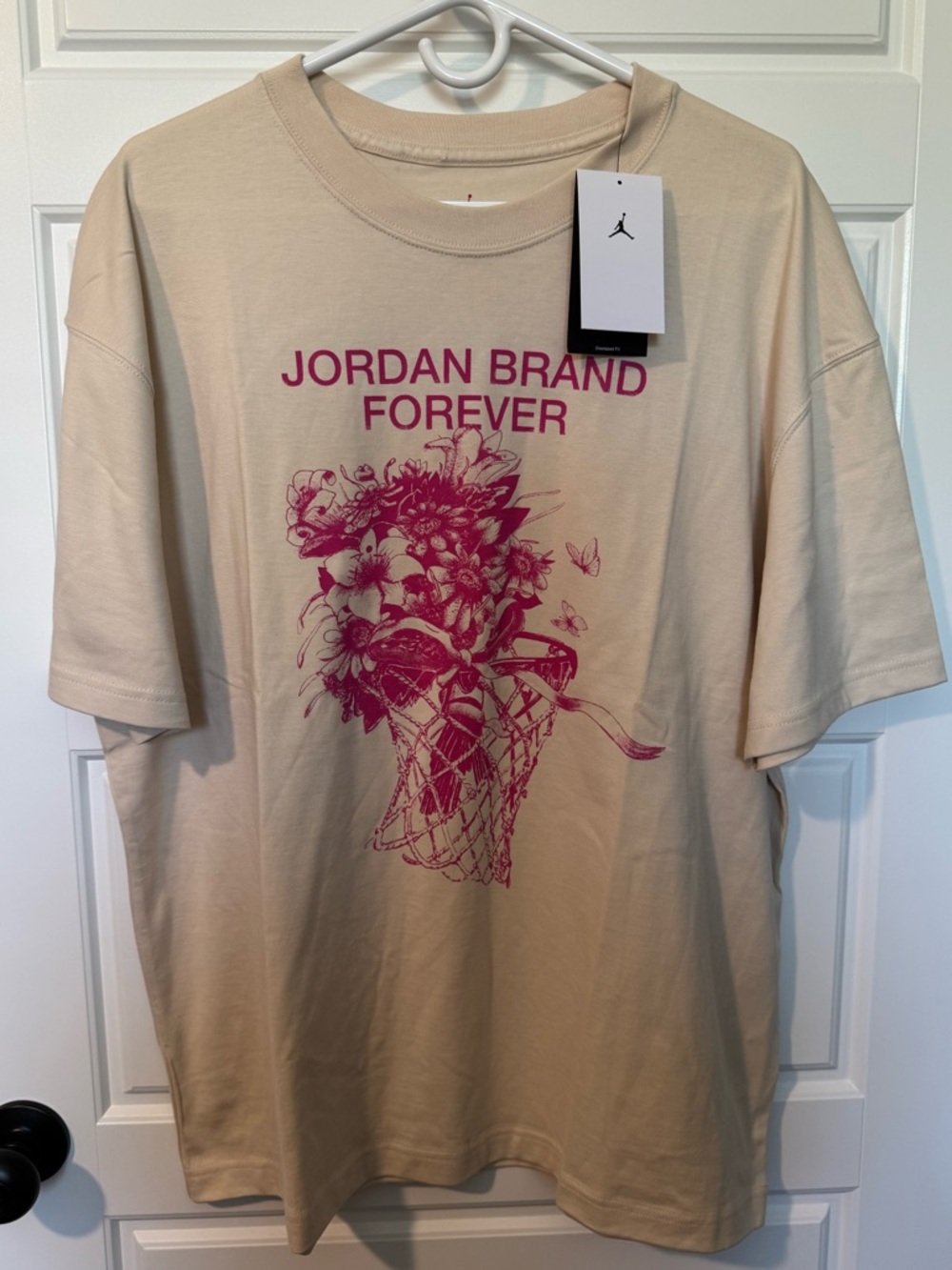 NWT Air Jordan 100% Cotton Cream Oversized T-Shirt with Pink Graphic, Size M